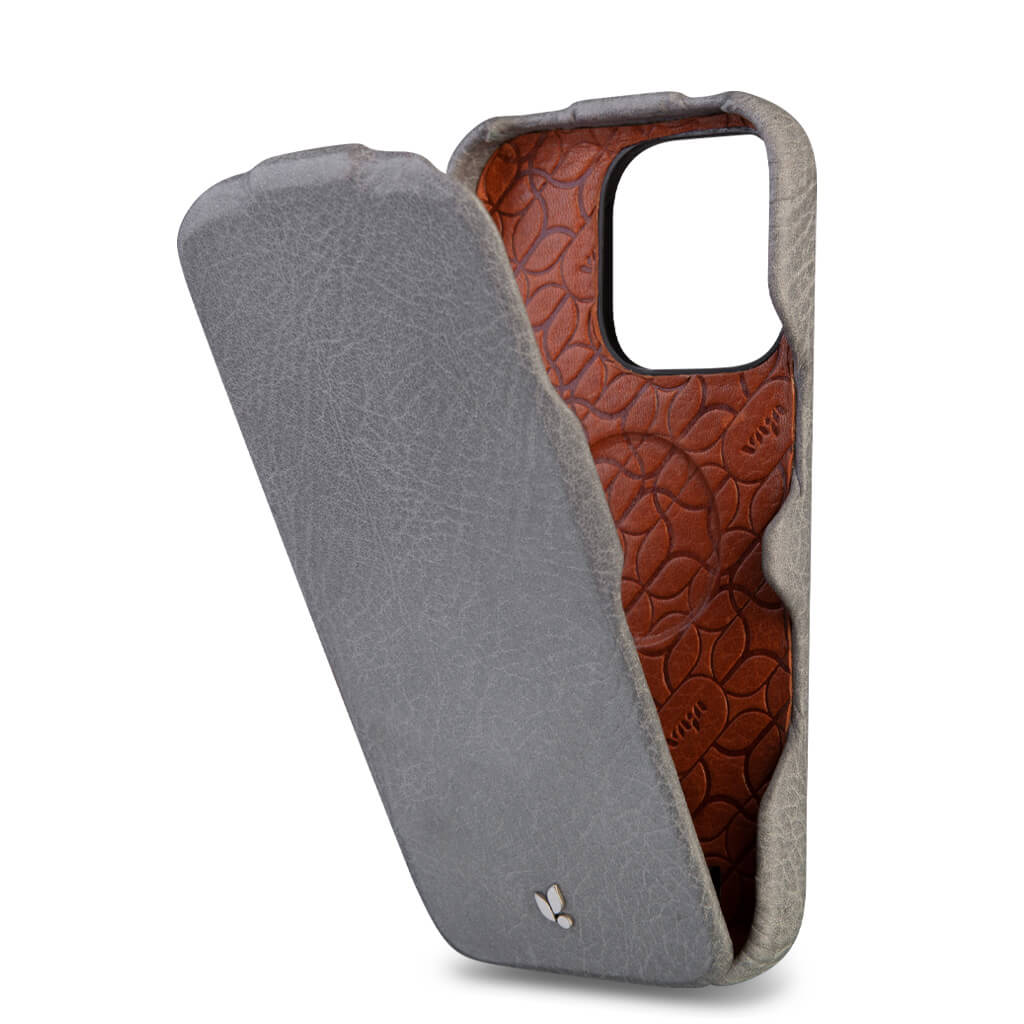 Top - iPhone 16 Pro leather case V-Mag - Vaja