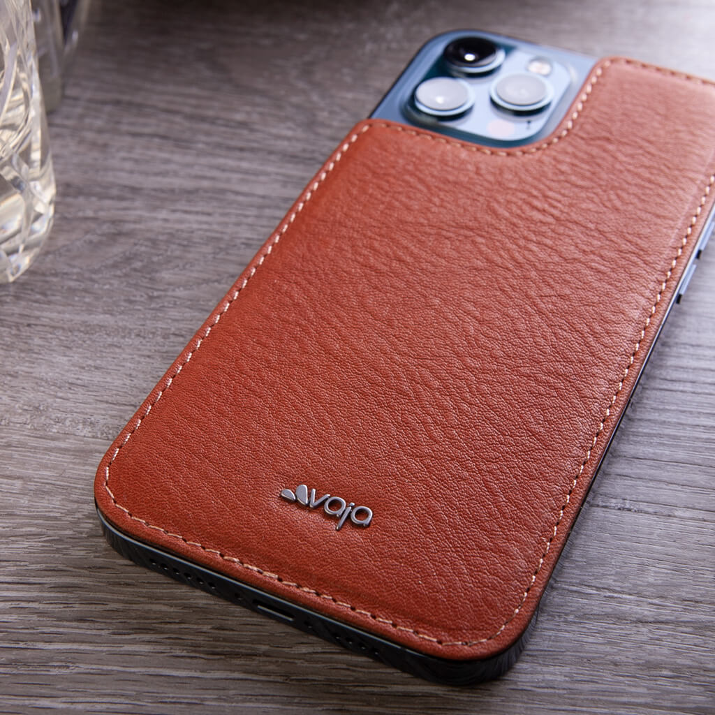2 in 1 iPhone 15 Pro Leather Case with Silver Accents - Vaja