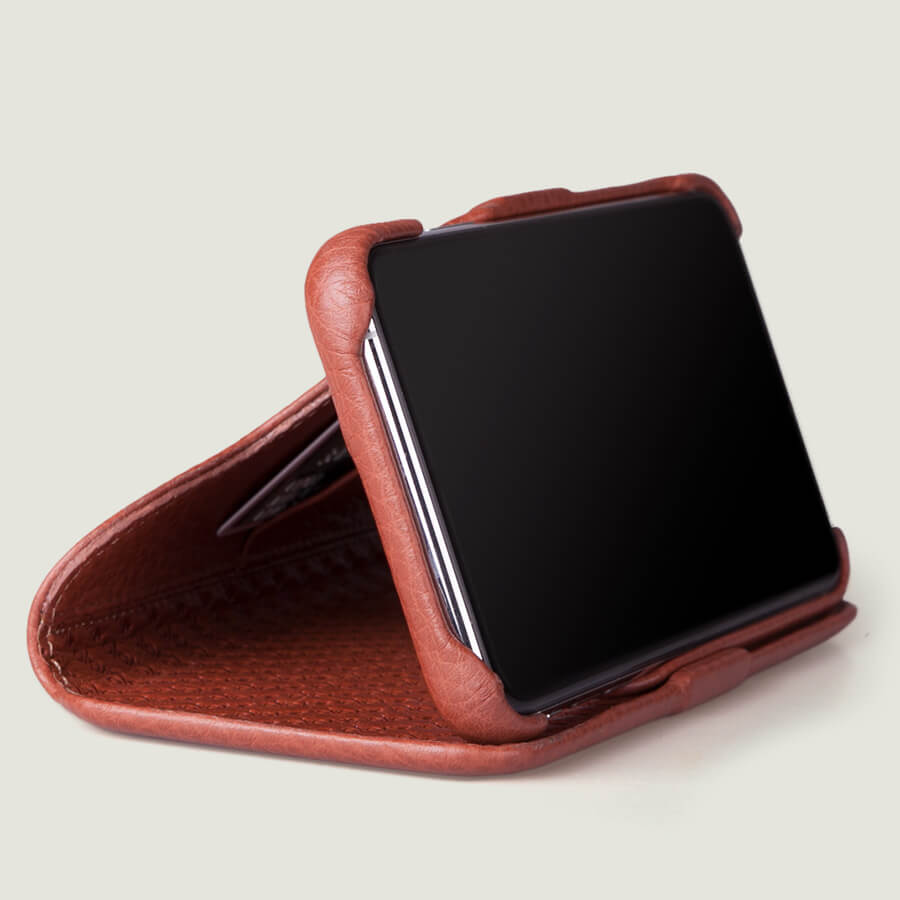 iPad Air (2020) and iPad Pro 11 Zippered Leather Pouch - Floater Black and Bridge Saddle Tan
